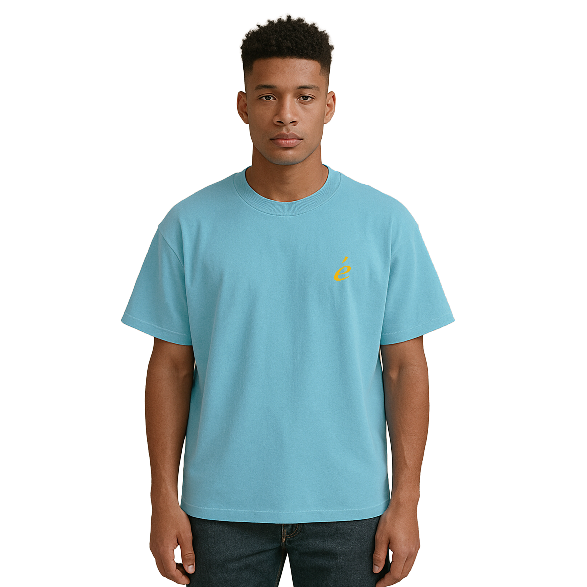„Hellblaues T-Shirt mit kleinem gelbem é-Print auf der linken Brust – minimalistisches Sommer-Streetwear-Shirt von ESTHÉTIQUE“